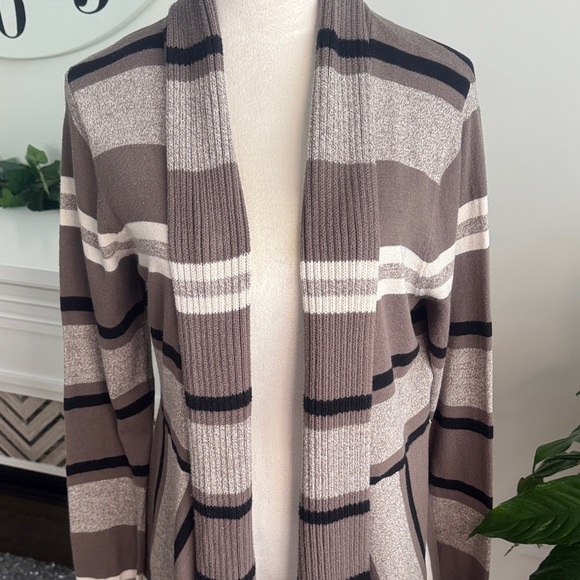 St. John's Bay Brown and Black Knit Cardigan - Picture 4 of 4